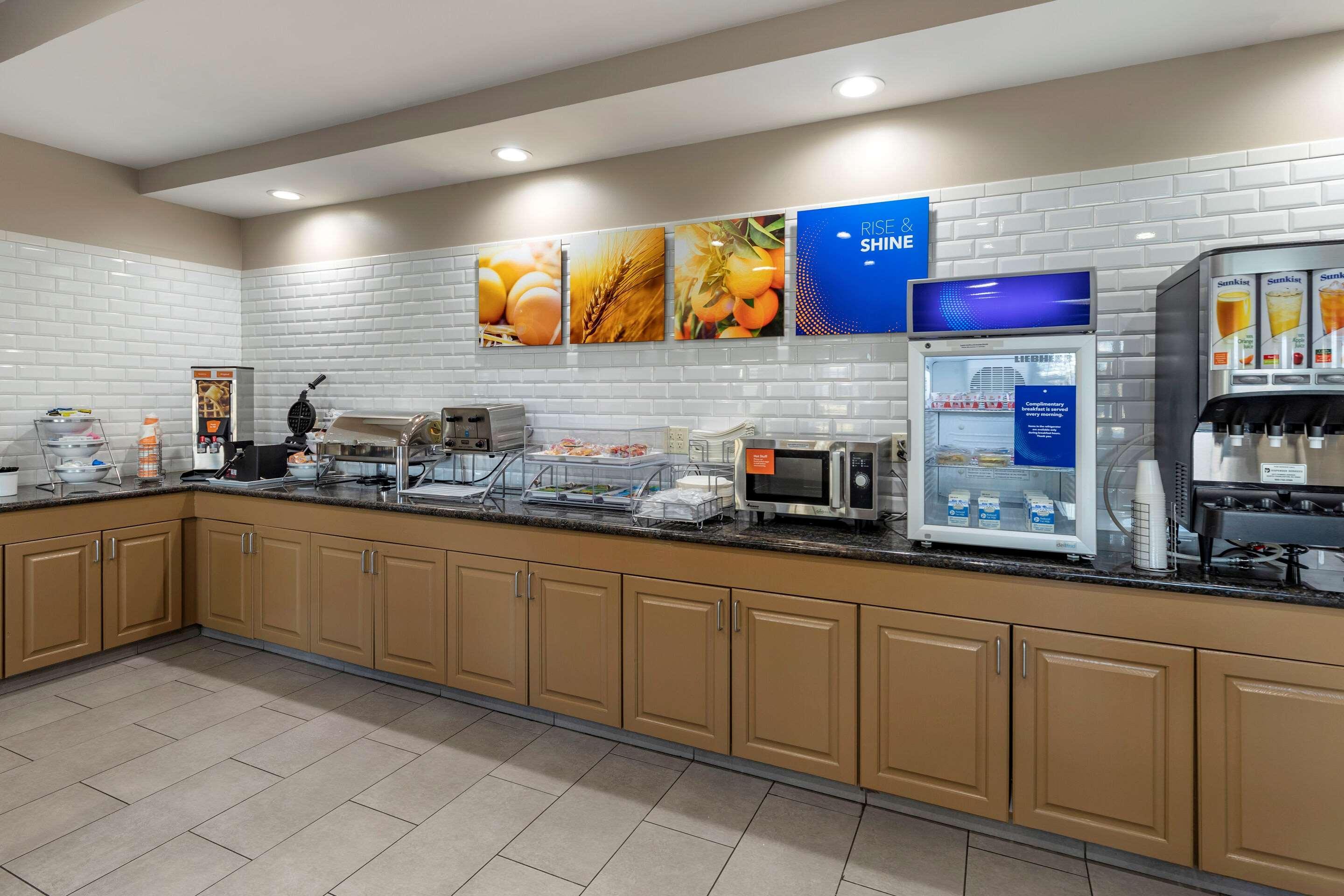 Comfort Inn & Suites High Point - Archdale Екстериор снимка